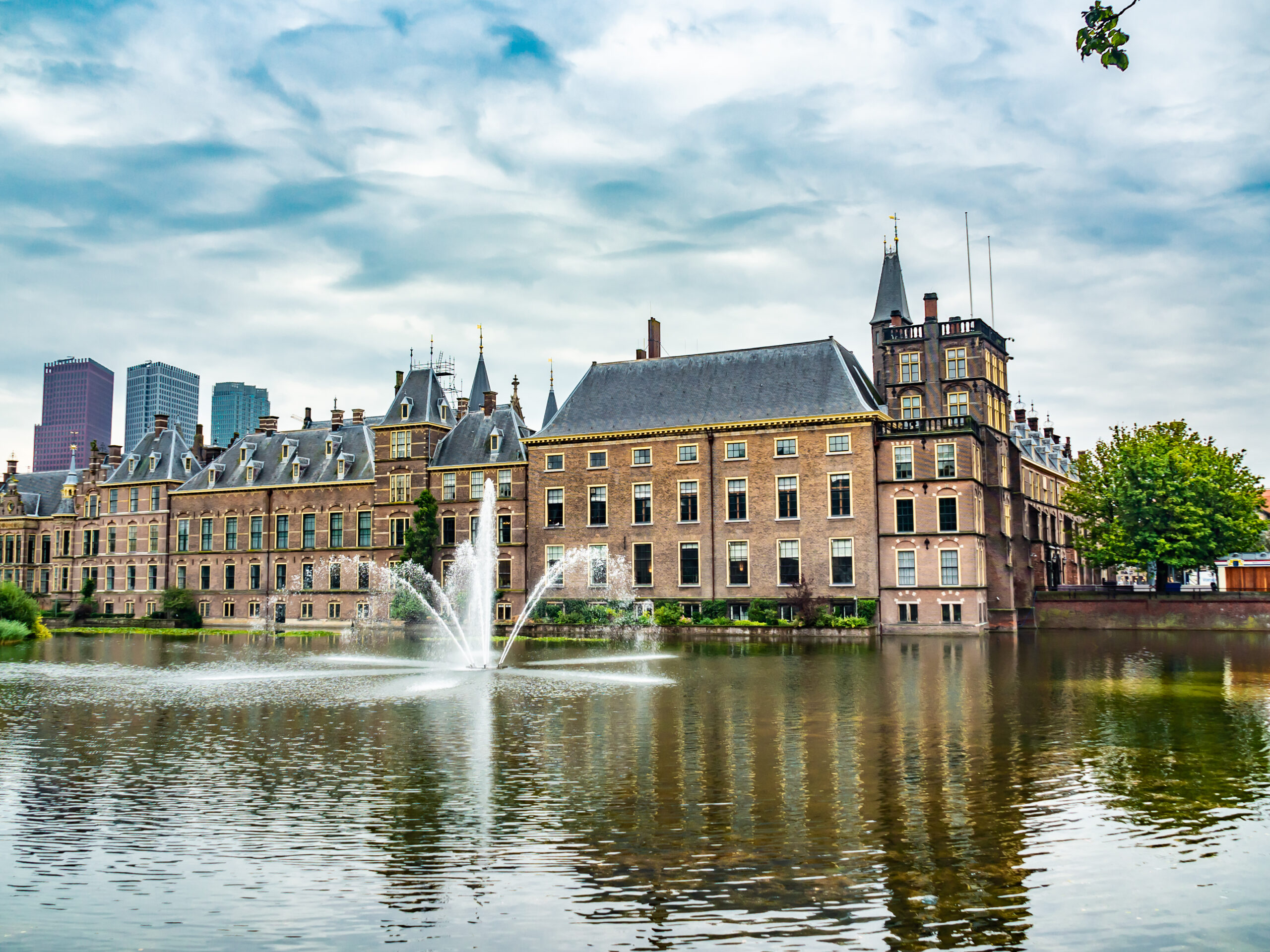 A beautiful shot of the historic Binnenhof castle in the 